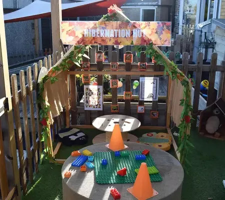 hibernation-hut-outside-monkey-puzzle-eltham