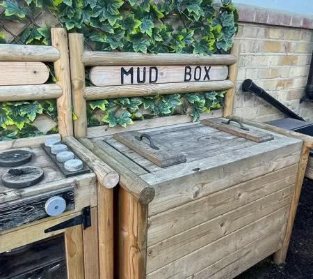 mud-kitchen-in-garden